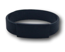 Charger l&#39;image dans la galerie, Bracelet en silicone noir extensible Wrist ID en tailles enfant et adulte.
